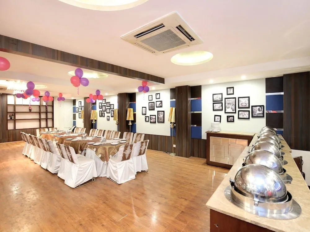 OYO 15134 Hotel Downtown