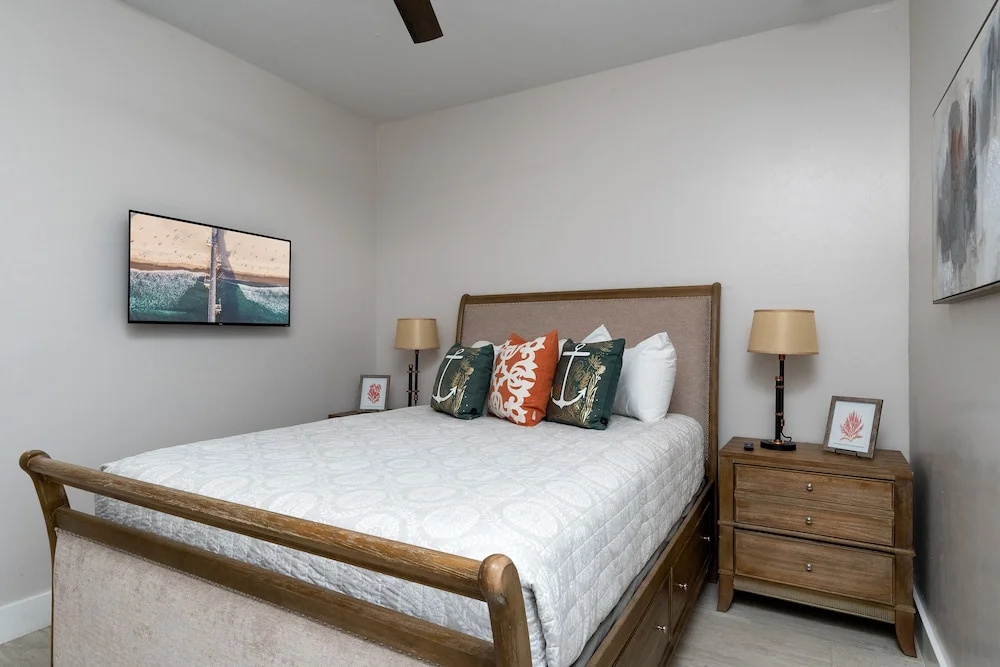 Welcome to 5545 Palmetto Street All NEW! Just Built! Book It NOW! home