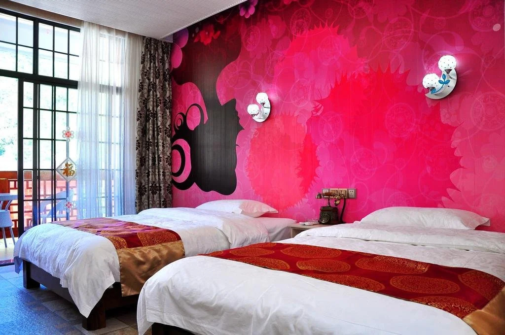 Seven Plus One Theme Inn