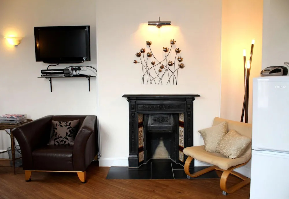 Cotswolds Valley Accommodation-Excl Prop