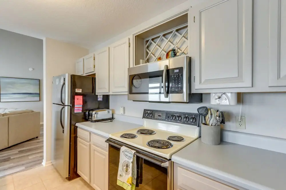 Lakefront Ozark Getaway w/ Views + Community Perks