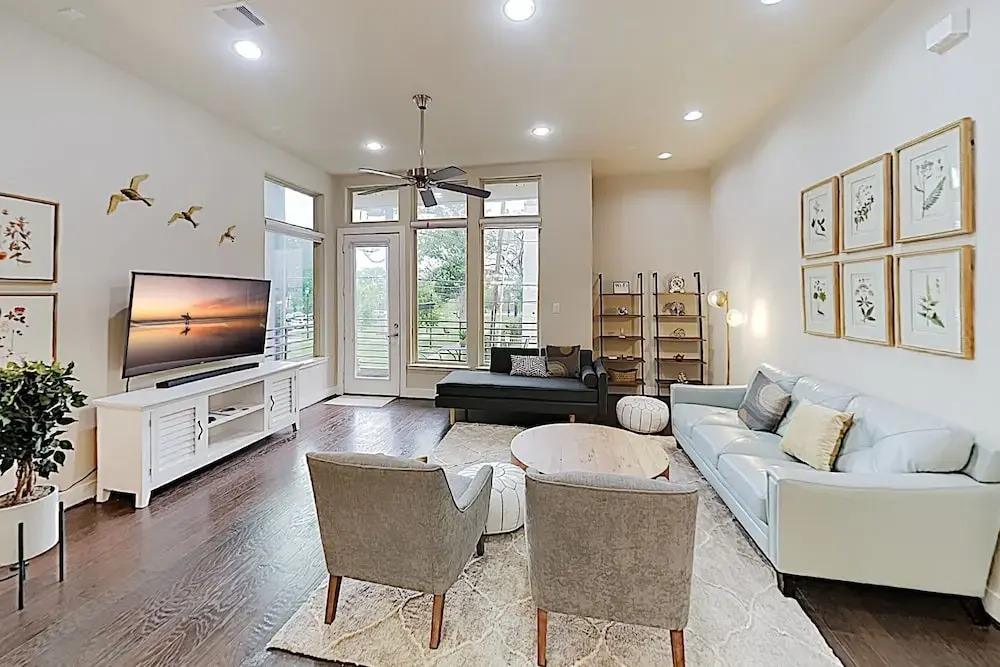 Washington Corridor All-suite W/ Gourmet Kitchen 3 Bedroom Townhouse