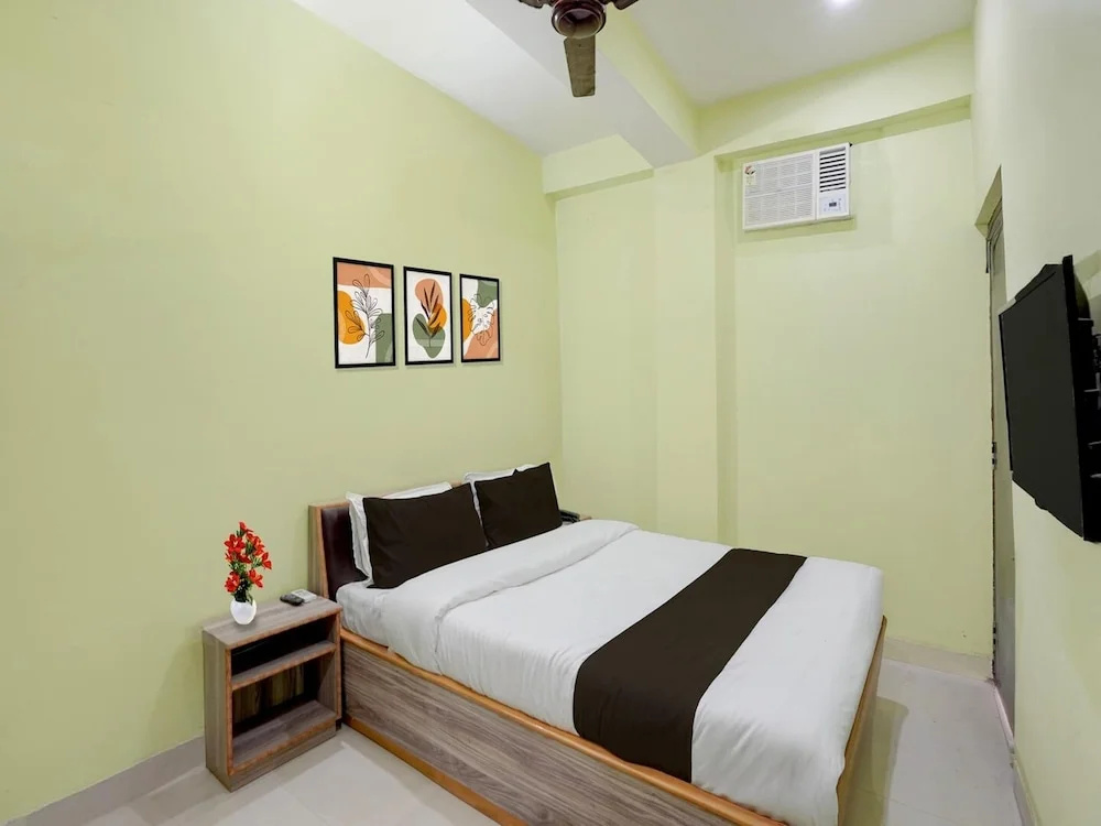 Deluxerajgir Junction Hotel Mamta Kutir