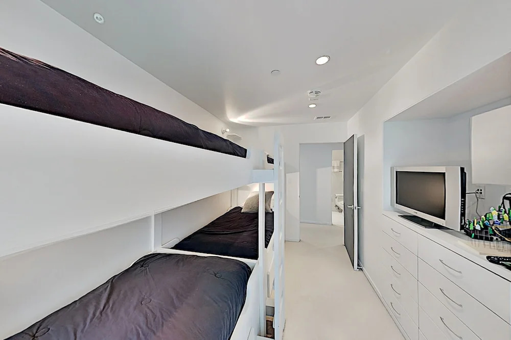 450eliot 3 Bedroom Condo