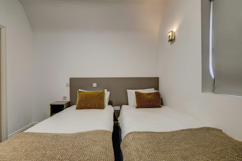 Belvilla Ilford Station Hotel, 4 min from Elizabeth line
