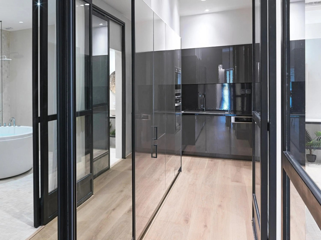 5 star lux suite in Kolonaki.