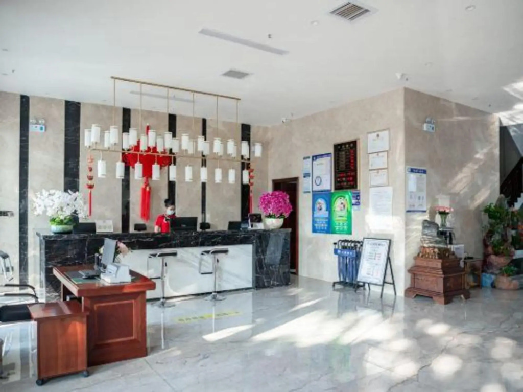 Baoshan Jiahu Hotel