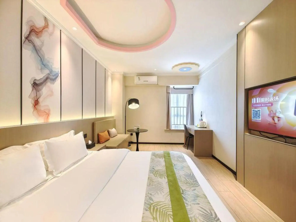 Crystal Hotel (Chengdu Xihua University)