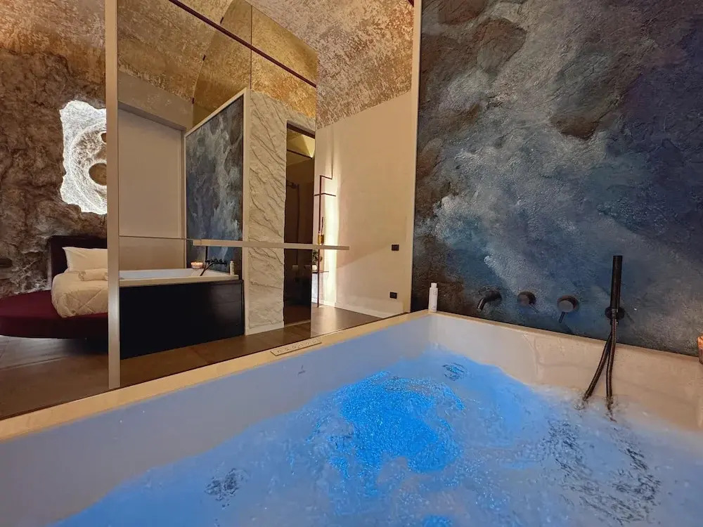 Corona Suite & Rooms