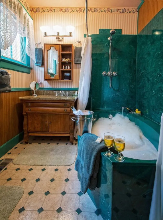 Holden House 1902 Bed & Breakfast Inn