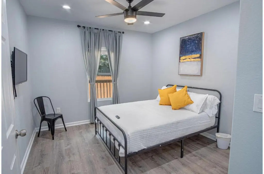 Newly Remodeled 4BR 2BA Near Amazing Downtown