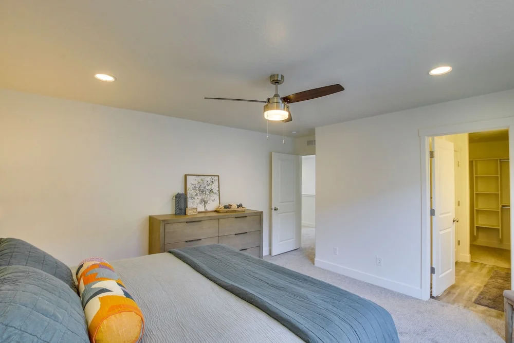 Garden City Townhome w/ Fireplace Near Bear Lake!
