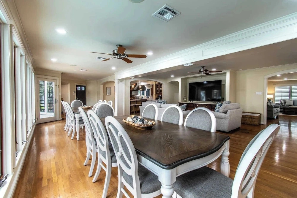 Ocean Drive Grand Estate Sleeps 54 Pool