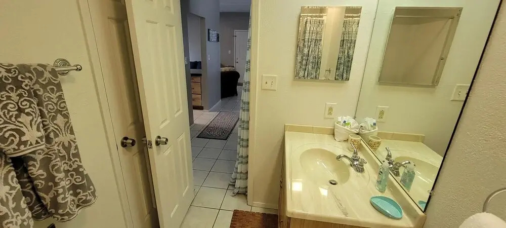 Great Value Sleeps 6 Less than block to Beach 1 Bedroom Home by RedAwning