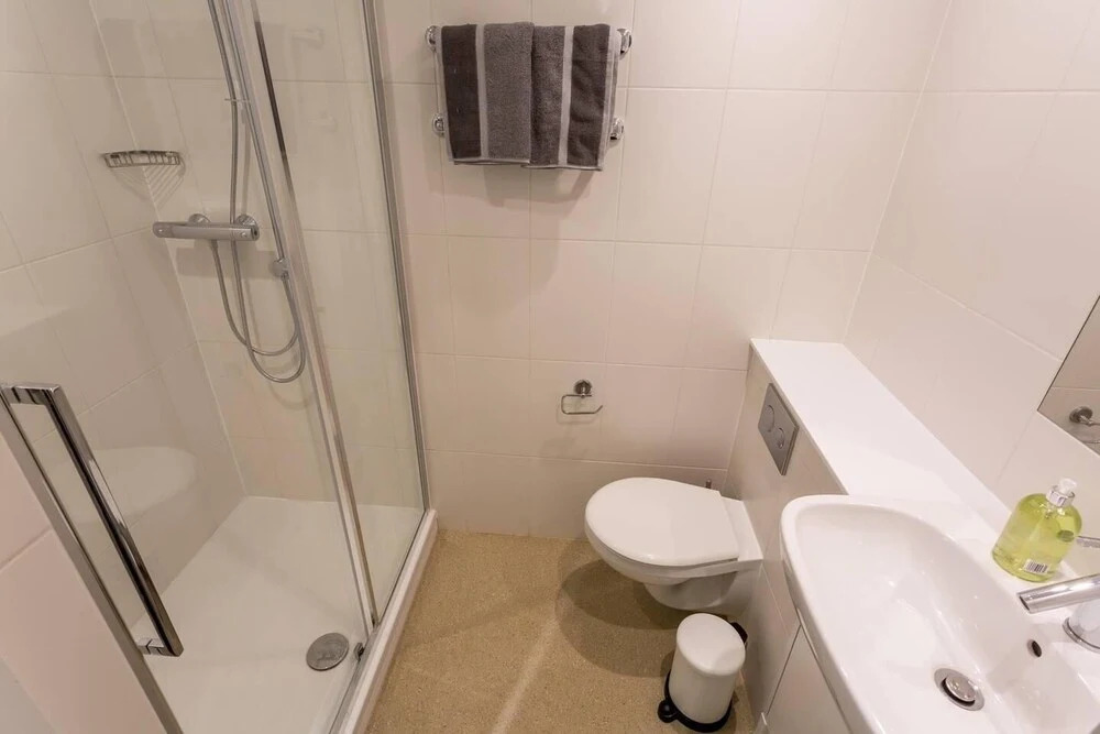 Comfortable studio apartment in central Oldham