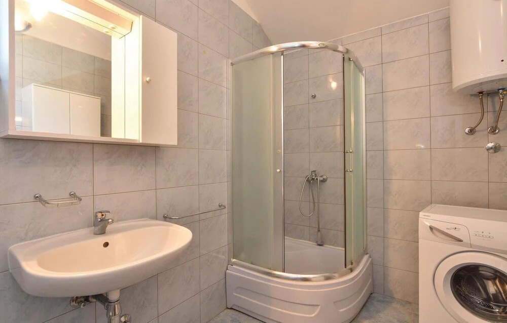 Nice Home in Gornje Selo With 3 Bedrooms, Wifi and Outdoor Swimming Pool