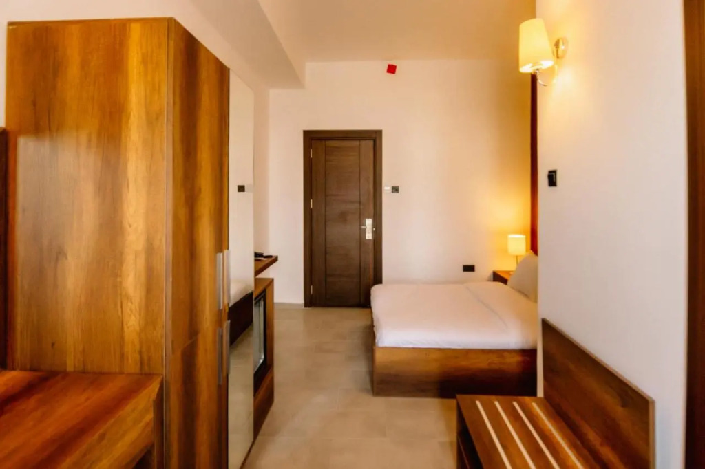 Cezar's Airport Hotel