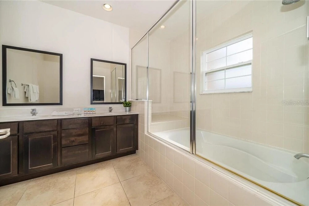 Charming 3 Bd w/ SPA close to Disney @ Regal Oaks 2649