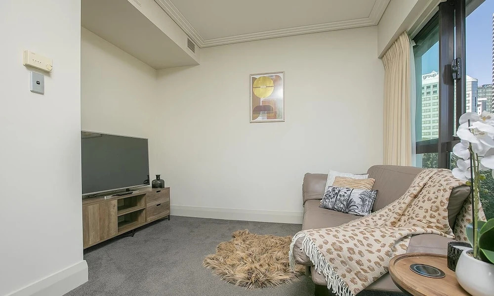 QV Viaduct Charming Apartment with AC WiFi and Parking - 933