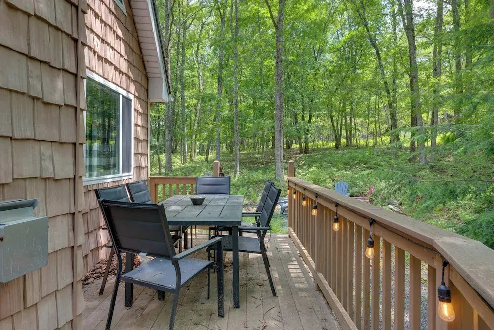 Game Room + Lake Access: Albrightsville Escape