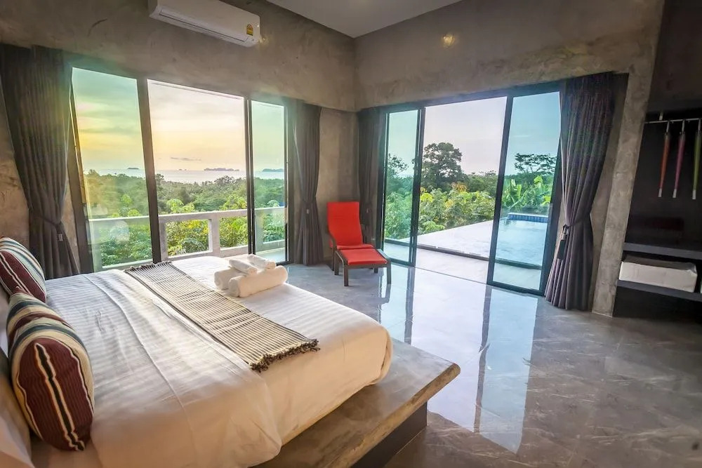 Stylish Pool Villa - 10 Mins Walk To The Beach