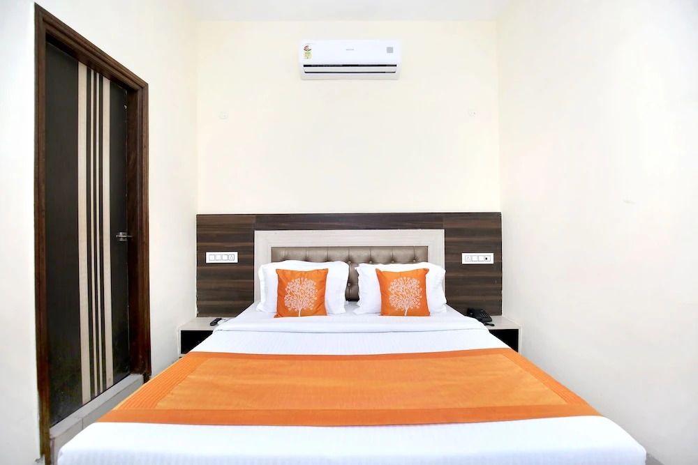 OYO 10832 Hotel JB 2