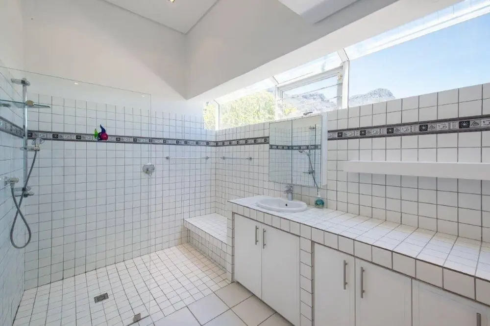 Camps Bay 1 Bedroom Nature Cottage With Views