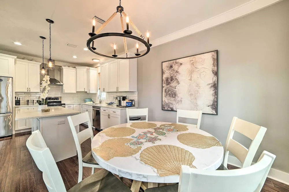 Beach Retreat w/ Rooftop Deck, Walk to Beach!