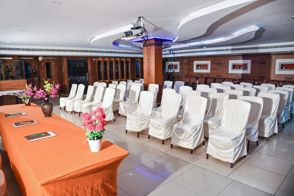 Fabhotel Rr Grand Daba Garden