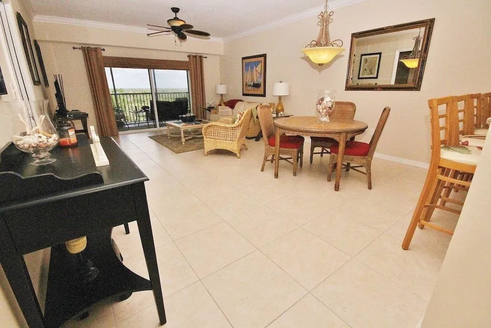 Oceanwalk 9-405 Apartment 3