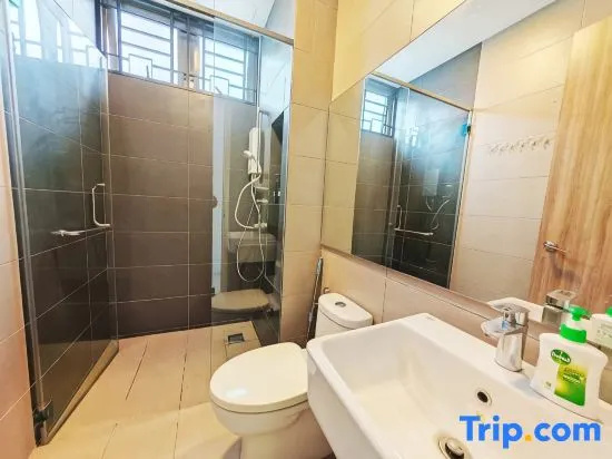 112 Corner Terrace 6BR 6Bath 18pax Near SPICE/USM/QUEENSBAY