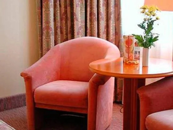 Oxford Suites & Rooms