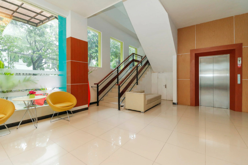 RedDoorz Plus near Pantai Losari