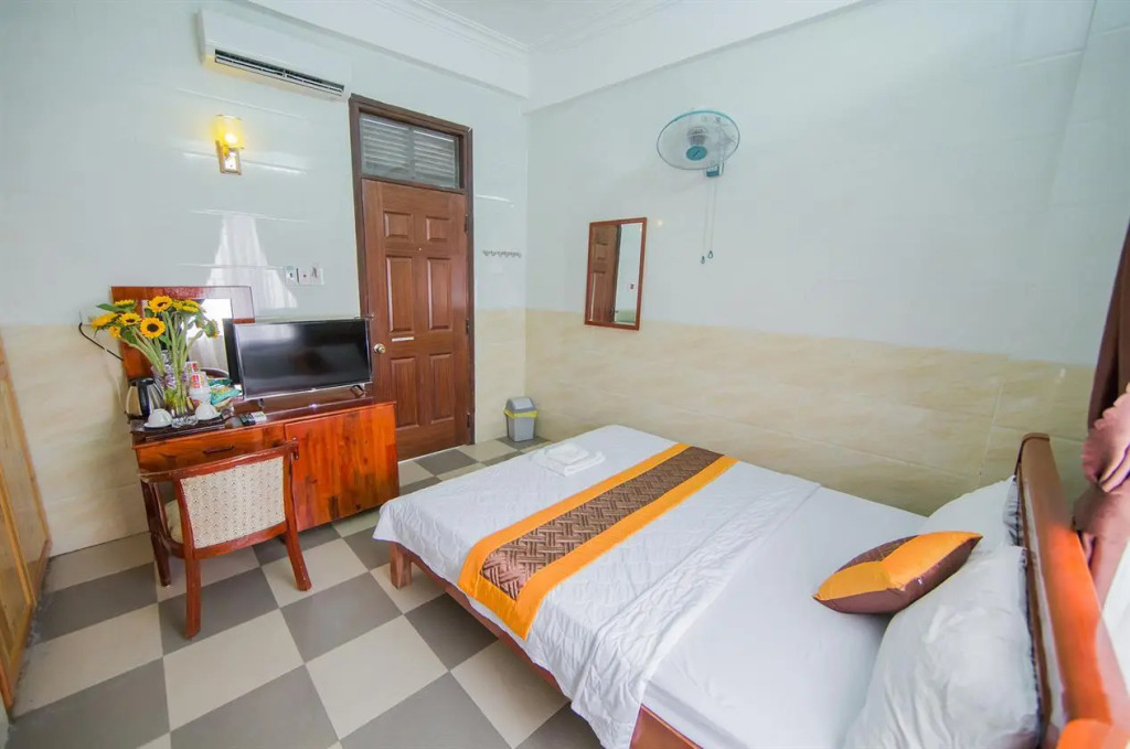 Ngoc Huong Hotel