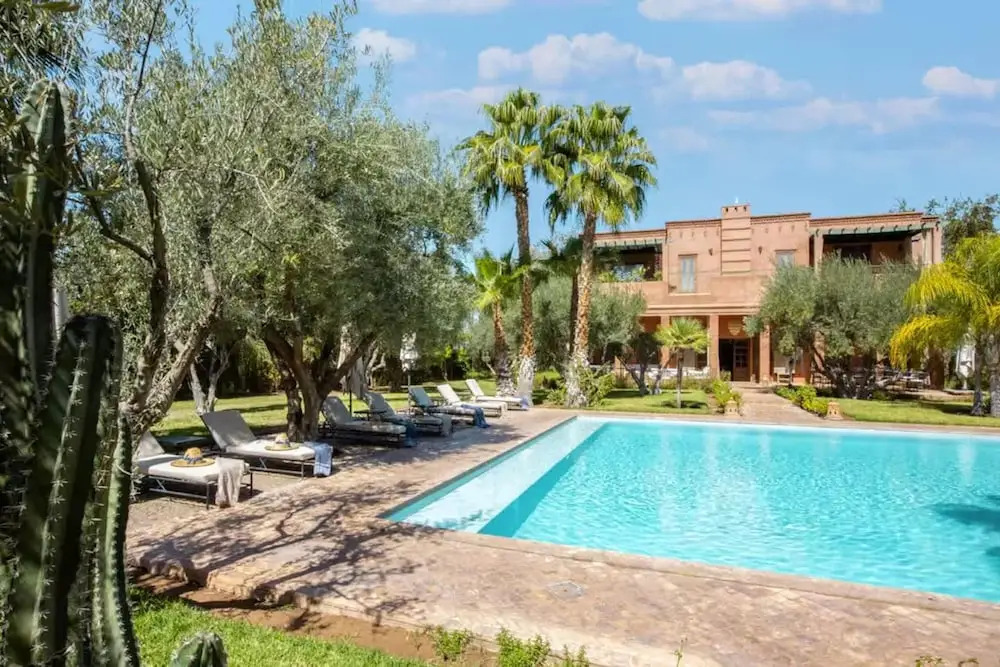 Villa Layyine avec personnel, piscine, spa et sports
