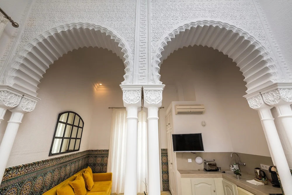 La Casa Amarilla Rooms & Suites