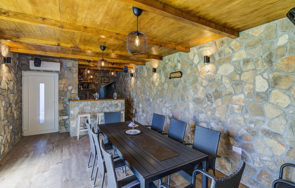 Nice Apartment in Smokvica Krmpotska With Wifi, 3 Bedrooms and Outdoor Swimming Pool