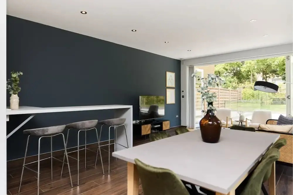 The Putney Hideaway - Modern and Elegant 3bdr Flat With Patio