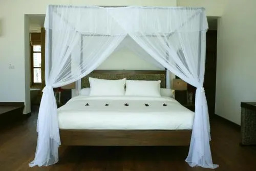 Ban Laem Set-Beachfront-4 Bedrooms