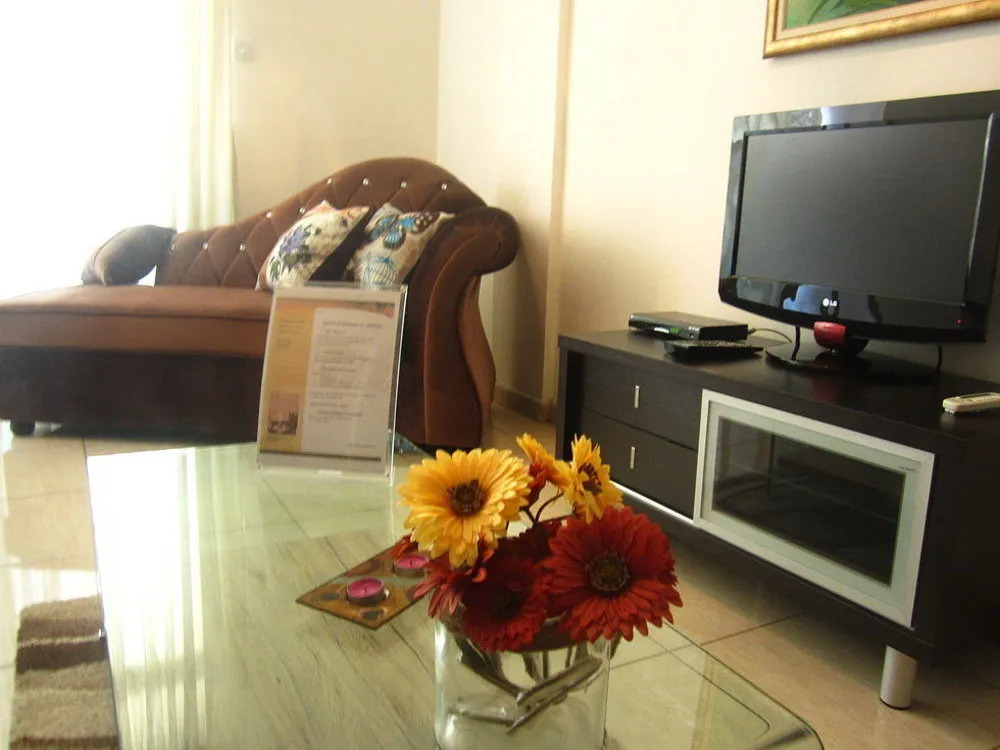Marina Apartments 211