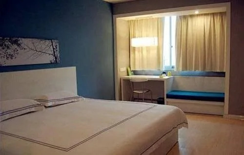 Today Inns Xiangtan Jiefang Road(五彩今天连锁酒店(湘潭解放路店))