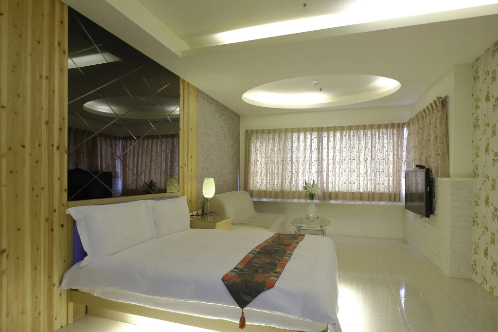 LJ Hotel