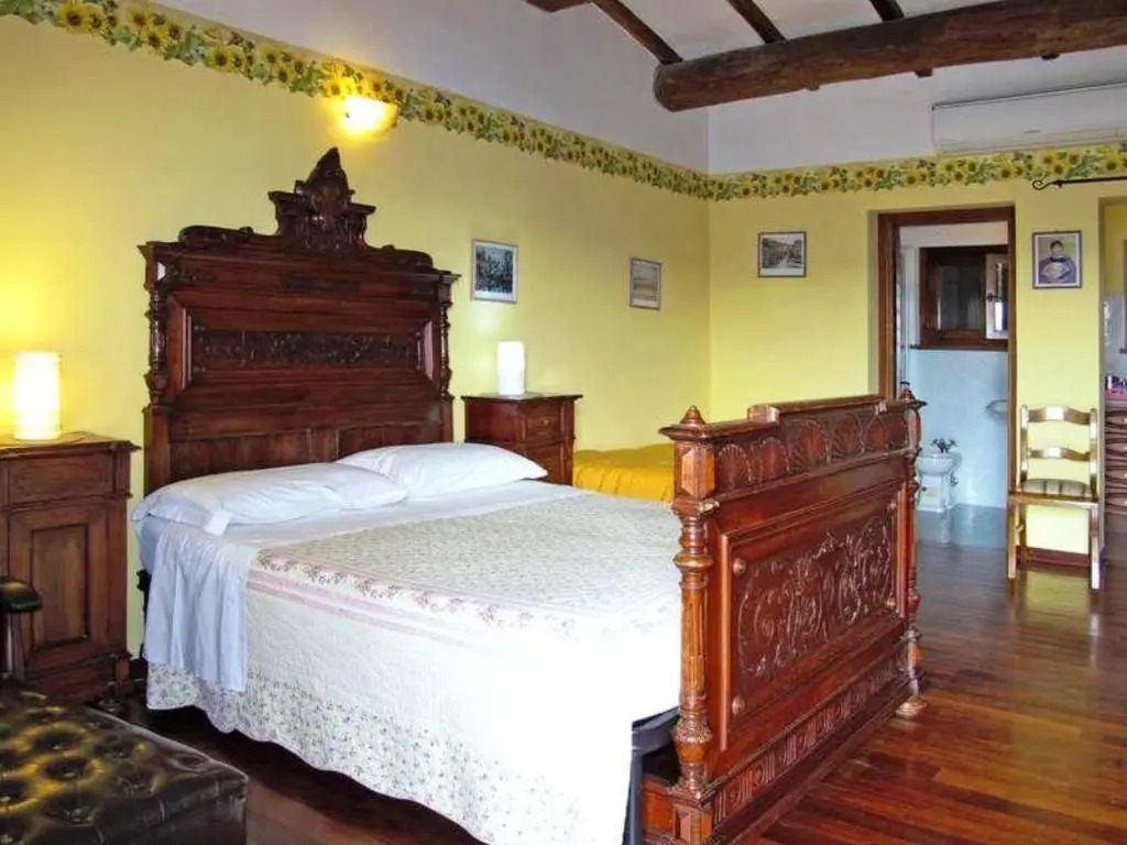 7 bedrooms villa with private pool enclosed garden and wifi at Loc Ramazzano Perugia