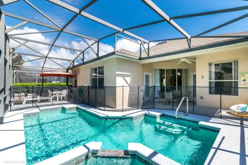 Fantastic 4 Bed Home With Private Pool & Spa 137Mm Villa