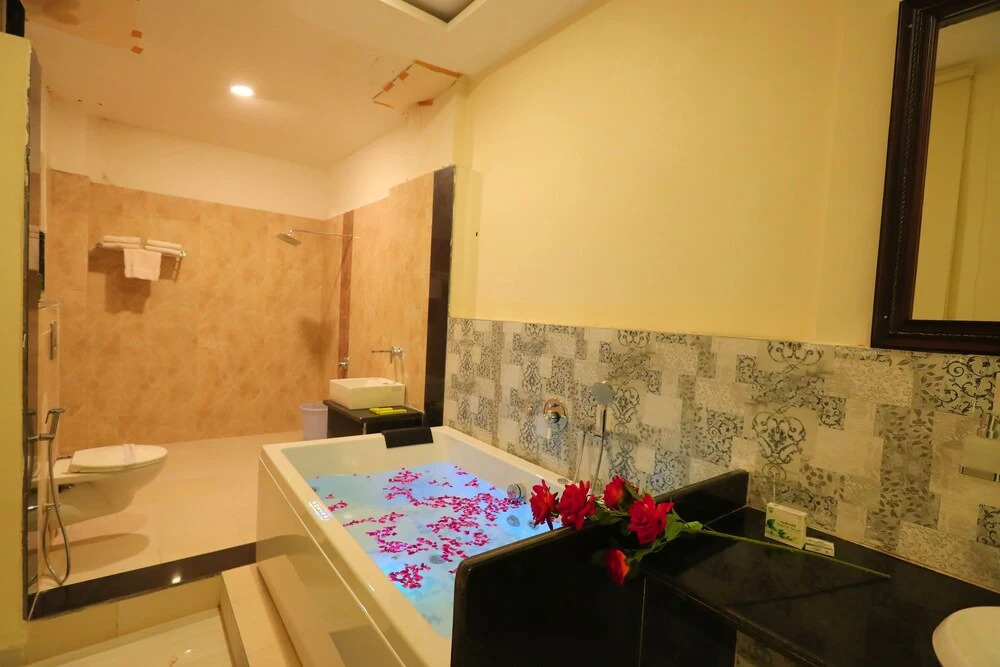 The Everest Hill Resort Suites with Jacuzzi Spa - Resort in Kumbhalgarh