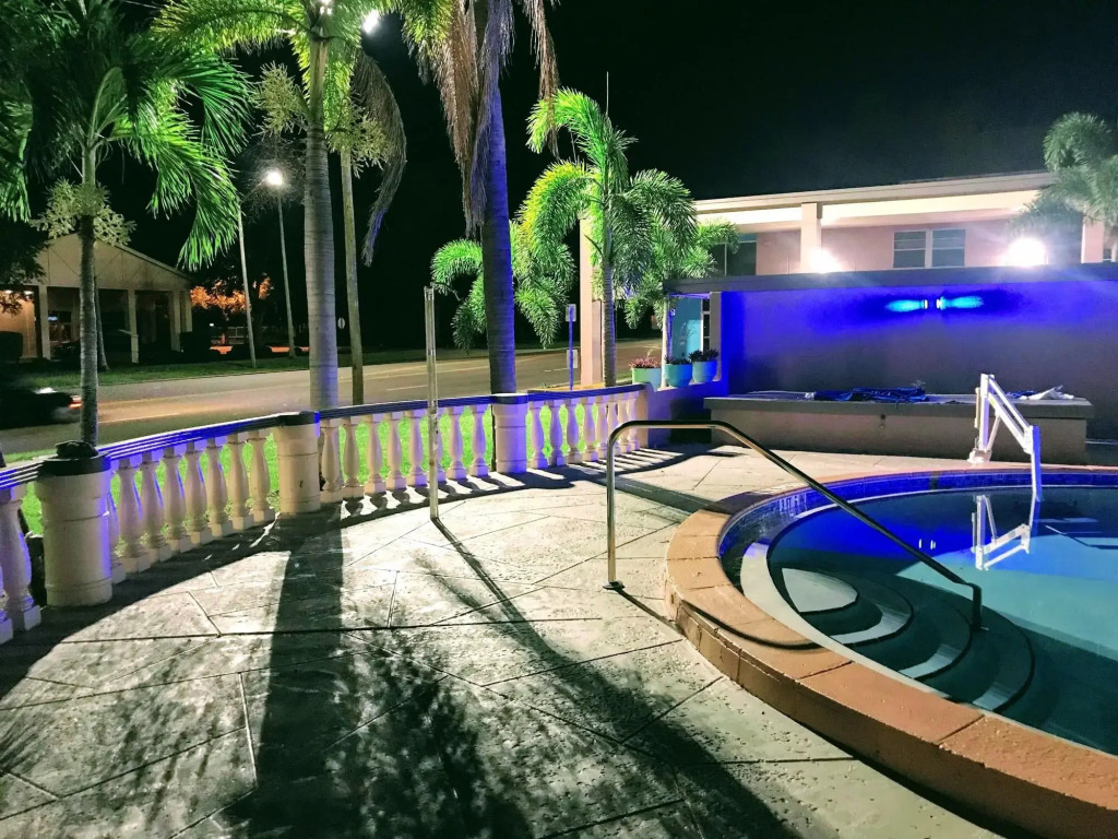 Tropical Inn & Suites, downtown clearwater