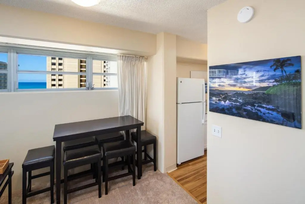 Ocean View from Lanais-2 Blocks to Waikiki Beach - Free Parking