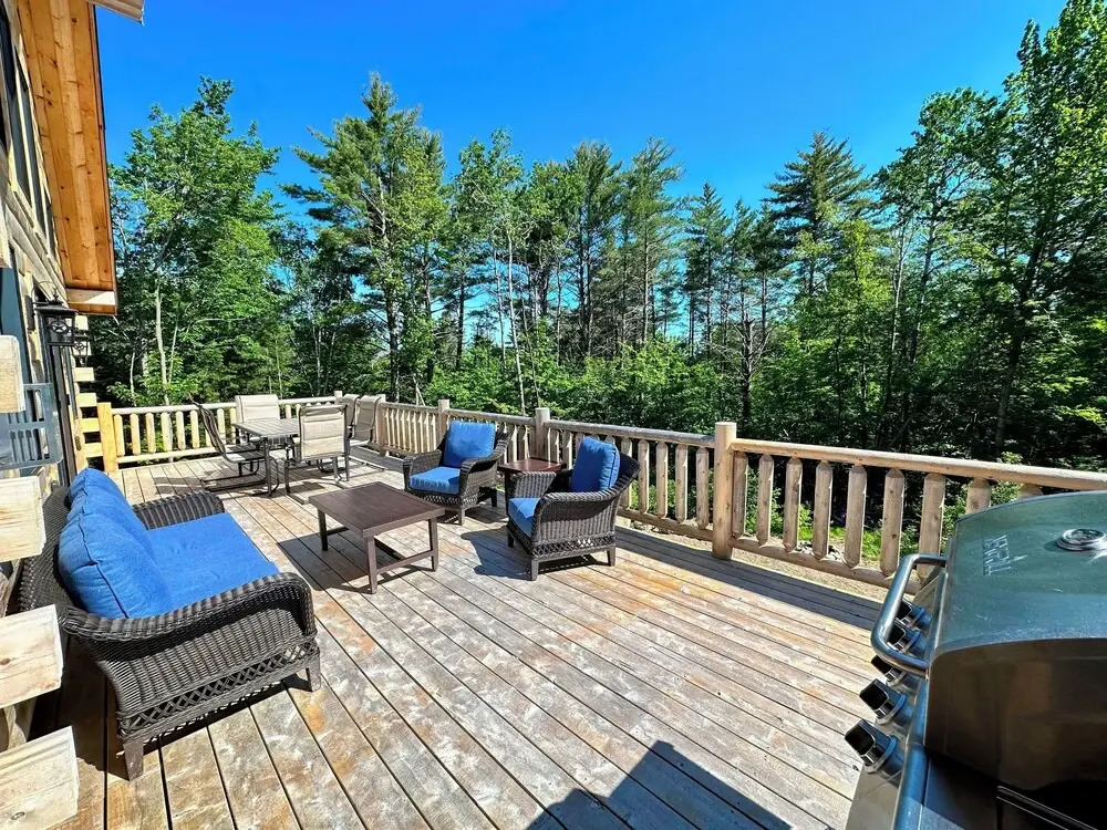 73R 73R Brand new log Home on Quiet Side