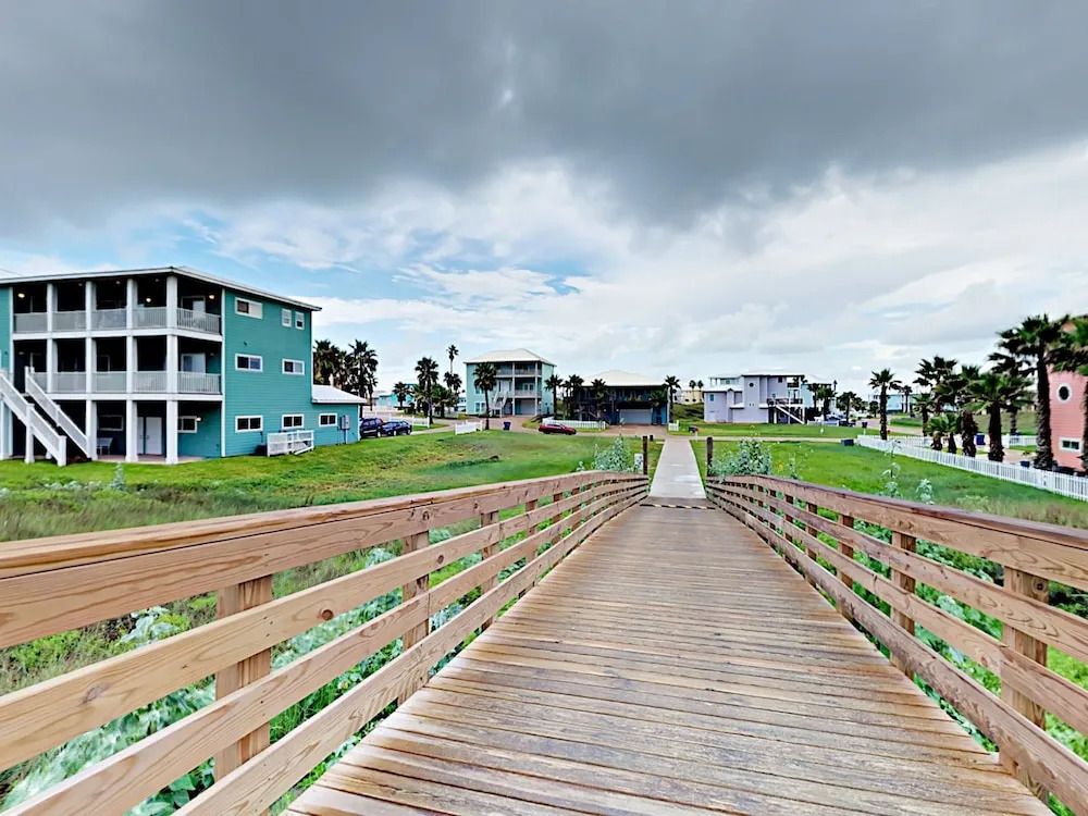 3BR Beach House w/Pool Royal Sands by RedAwning