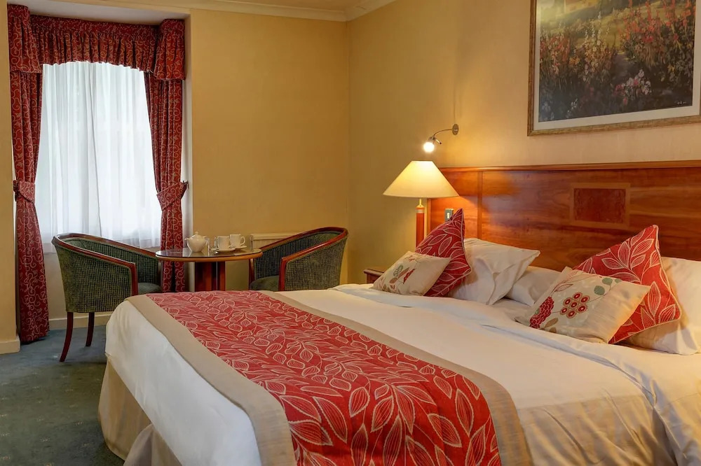 Blunsdon House Hotel